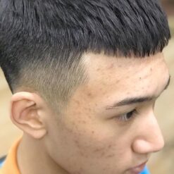 Khi sử dụng sáp vuốt tóc Colmav Kingdom Clay Pomade bạn sẽ không cần phải dùng quá nhiều sáp vì sáp có độ giữ nếp mạnh sẽ khiến tóc bạn nhanh vào nếp