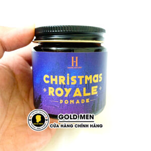 Là sản phẩm giành cho mùa giáng sinh nên lọ sáp được thiết kế với màu sắc bắt mắt